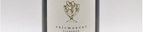 La photo montre une bouteille de vin du domaine Eric Morgat dans la Loire