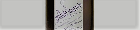 La photo montre une bouteille de vin du domaine Jean Yves Peron en savoie